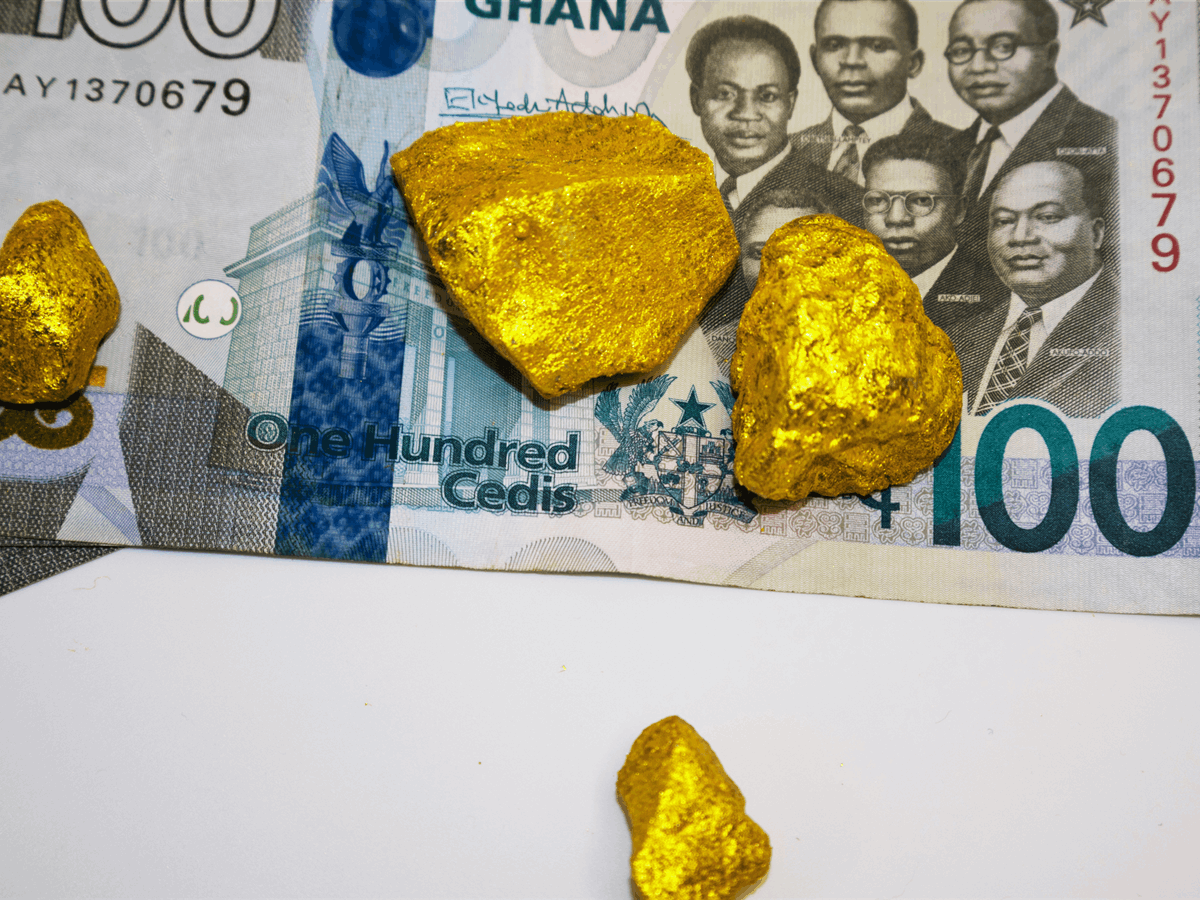 Ghana Suspends Gold-for-Oil Program to Stabilize Currency