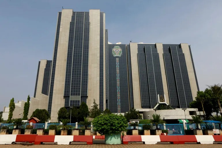 Nigeria Holds Interest Rate at 27.5% to Tame Inflation