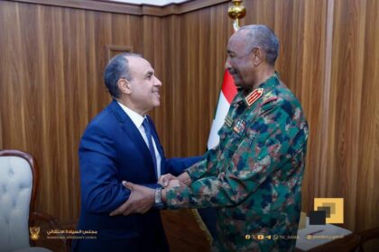 Egypt’s Foreign Minister Meets Al-Burhan, Reaffirms Support for Sudan’s Unity